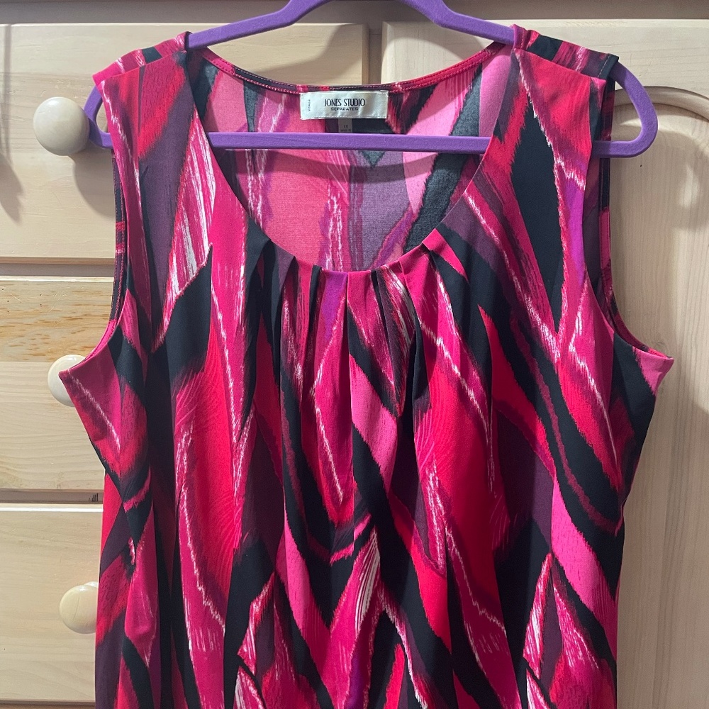Jones Studio Separates Black n Pink Sleeveless Blouse. Business Casual.